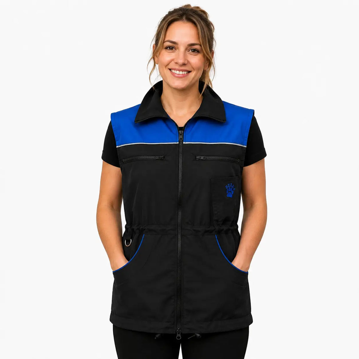 hundesportweste-light-blau-schwarz-vorne-mit-frau-31401