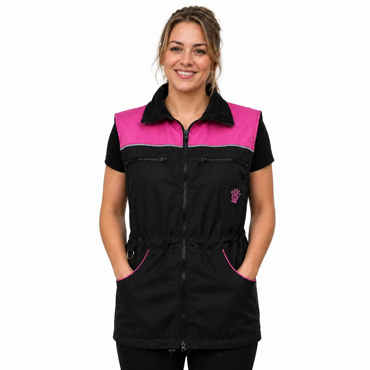 hundesportweste-light-pink-schwarz-vorne-mit-frau-blond-31404